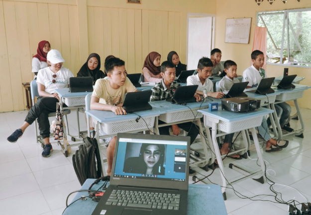 Dengan pemakaian technologi yang bijaksana kualitas pendidikan